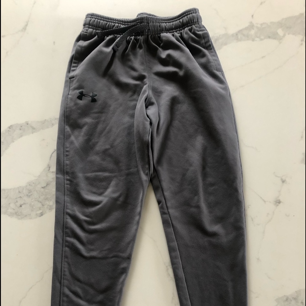 Gray under armor boys youth size small pants gently worn